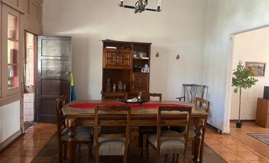 CASA ESPACIOSA, VERSÁTIL, AMPLIO TERRENO