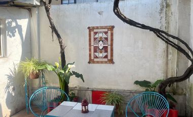 CASA ESPACIOSA, VERSÁTIL, AMPLIO TERRENO