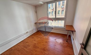 A pasos de Metro Tobalaba, remodelada!