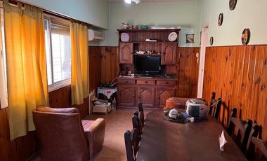 Casa tipo Chalet con 2 dormitorio cochera y jardin APTA CREDITO!!!