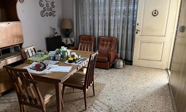 Casa tipo Chalet con 2 dormitorio cochera y jardin APTA CREDITO!!!
