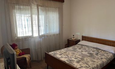 Casa tipo Chalet con 2 dormitorio cochera y jardin APTA CREDITO!!!