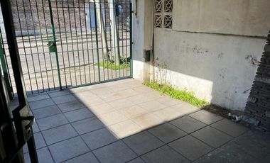Casa tipo Chalet con 2 dormitorio cochera y jardin APTA CREDITO!!!