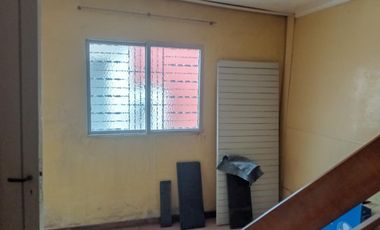 Venta Casa en Avellaneda de 3 ambientes con entrada de auto y pequeño fondo