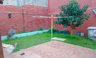 Venta Casa en Avellaneda de 3 ambientes con entrada de auto y pequeño fondo