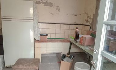 Venta Casa en Avellaneda de 3 ambientes con entrada de auto y pequeño fondo