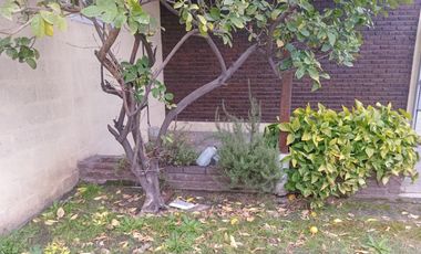 Venta Casa en Avellaneda de 3 ambientes con entrada de auto y pequeño fondo