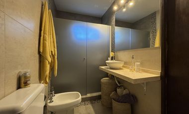 Hermosa casa de 2 Dormitorios   Comodin y patio gigante  - Granadero Baigorria