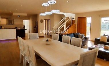 Venta- Casa de 5 ambientes en Costa Esmeralda - Ecuestre 153