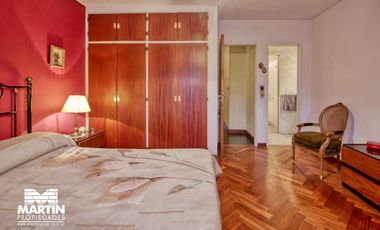 Casa Dúplex en venta en Martínez 6 ambientes, suite, playroom, jardín con parrilla, cochera.
