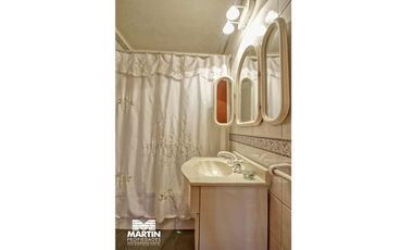 Casa Dúplex en venta en Martínez 6 ambientes, suite, playroom, jardín con parrilla, cochera.