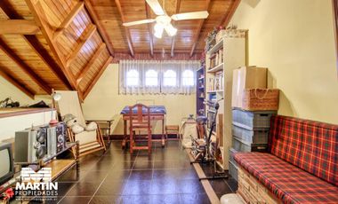 Casa Dúplex en venta en Martínez 6 ambientes, suite, playroom, jardín con parrilla, cochera.