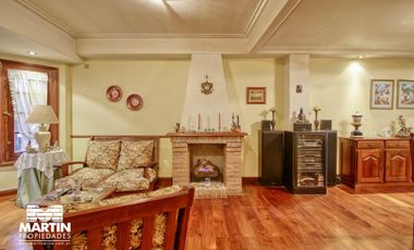 Casa Dúplex en venta en Martínez 6 ambientes, suite, playroom, jardín con parrilla, cochera.