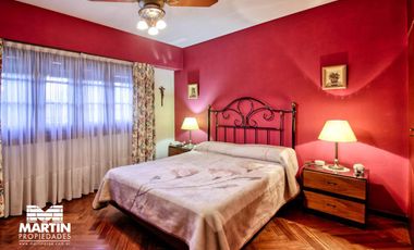 Casa Dúplex en venta en Martínez 6 ambientes, suite, playroom, jardín con parrilla, cochera.