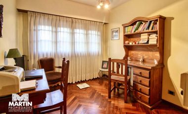 Casa Dúplex en venta en Martínez 6 ambientes, suite, playroom, jardín con parrilla, cochera.