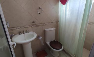 Casa y complejo de 4 departamentos  en Centenario- Neuquén