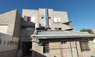 Casa y complejo de 4 departamentos  en Centenario- Neuquén