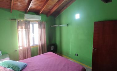 Casa y complejo de 4 departamentos  en Centenario- Neuquén