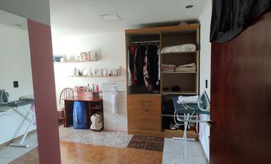 Casa y complejo de 4 departamentos  en Centenario- Neuquén