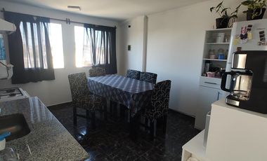 Casa y complejo de 4 departamentos  en Centenario- Neuquén