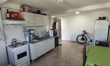 Casa y complejo de 4 departamentos  en Centenario- Neuquén