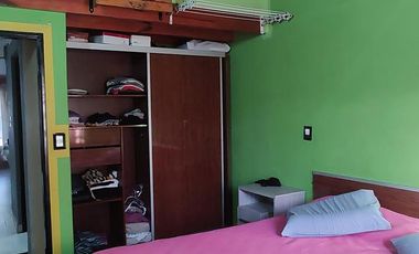 Casa y complejo de 4 departamentos  en Centenario- Neuquén