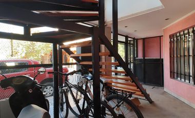 Casa y complejo de 4 departamentos  en Centenario- Neuquén