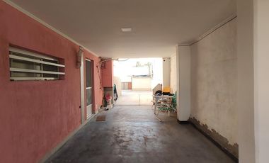 Casa y complejo de 4 departamentos  en Centenario- Neuquén