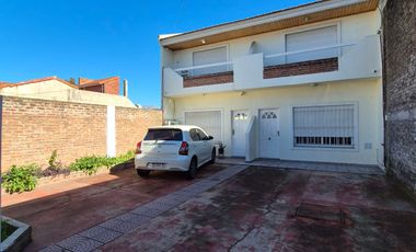 Muy buen Duplex 2 dorm y cochera descubierta. Banfield E.