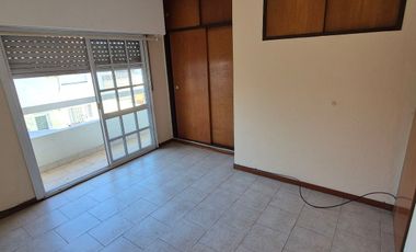 Muy buen Duplex 2 dorm y cochera descubierta. Banfield E.