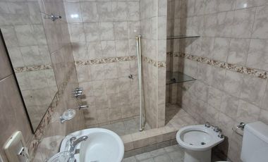 Muy buen Duplex 2 dorm y cochera descubierta. Banfield E.