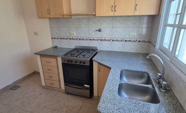 Muy buen Duplex 2 dorm y cochera descubierta. Banfield E.