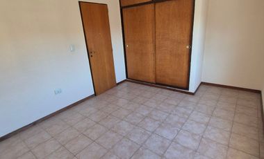 Muy buen Duplex 2 dorm y cochera descubierta. Banfield E.