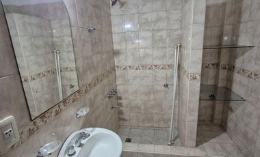 Muy buen Duplex 2 dorm y cochera descubierta. Banfield E.