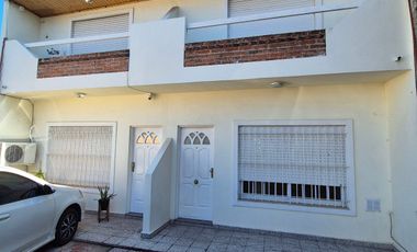 Muy buen Duplex 2 dorm y cochera descubierta. Banfield E.