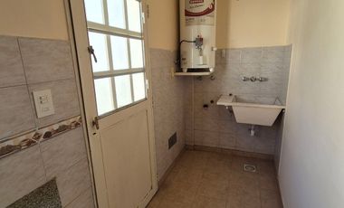 Muy buen Duplex 2 dorm y cochera descubierta. Banfield E.