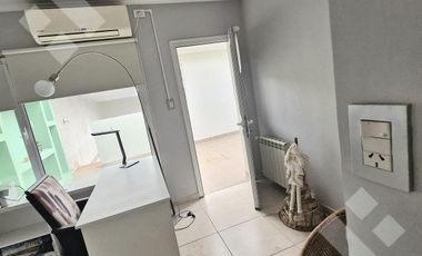 VENTA CASA DE 4 DORMITORIOS CON PILETA CLIMATIZADA EN VILLA REGINA