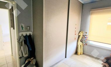 VENTA CASA DE 4 DORMITORIOS CON PILETA CLIMATIZADA EN VILLA REGINA