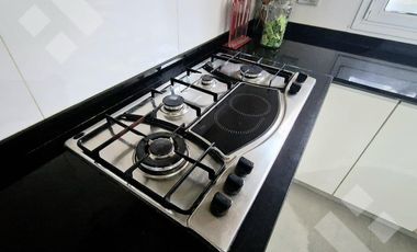 VENTA CASA DE 4 DORMITORIOS CON PILETA CLIMATIZADA EN VILLA REGINA