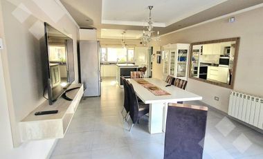 VENTA CASA DE 4 DORMITORIOS CON PILETA CLIMATIZADA EN VILLA REGINA