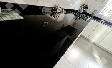 VENTA CASA DE 4 DORMITORIOS CON PILETA CLIMATIZADA EN VILLA REGINA