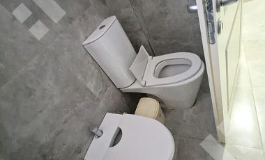 VENTA CASA DE 4 DORMITORIOS CON PILETA CLIMATIZADA EN VILLA REGINA