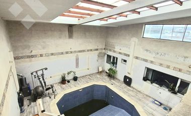 VENTA CASA DE 4 DORMITORIOS CON PILETA CLIMATIZADA EN VILLA REGINA