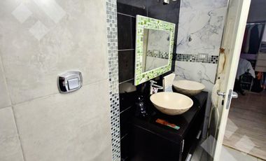 VENTA CASA DE 4 DORMITORIOS CON PILETA CLIMATIZADA EN VILLA REGINA