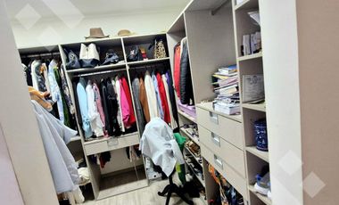 VENTA CASA DE 4 DORMITORIOS CON PILETA CLIMATIZADA EN VILLA REGINA