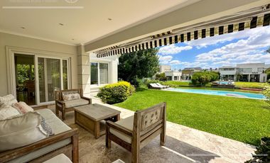 CASA EN VENTA 4 AMBIENTES - BARRIO NUEVO QUILMES CON SALIDA AL CANAL