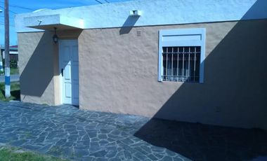 Casa en venta - 2 dormitorios 1 baño - Tolosa