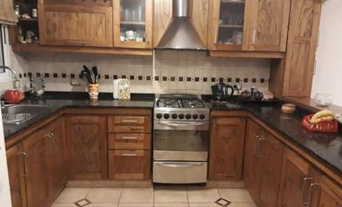 Casa en venta - 3 Dormitorios 1 Baño - Cochera - 405Mts2 - Burzaco