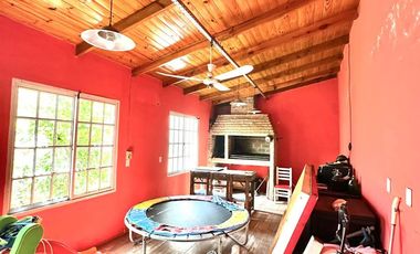 HERMOSA DE VARIOS AMBIENTES FONDO QUINCHO