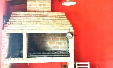 HERMOSA DE VARIOS AMBIENTES FONDO QUINCHO